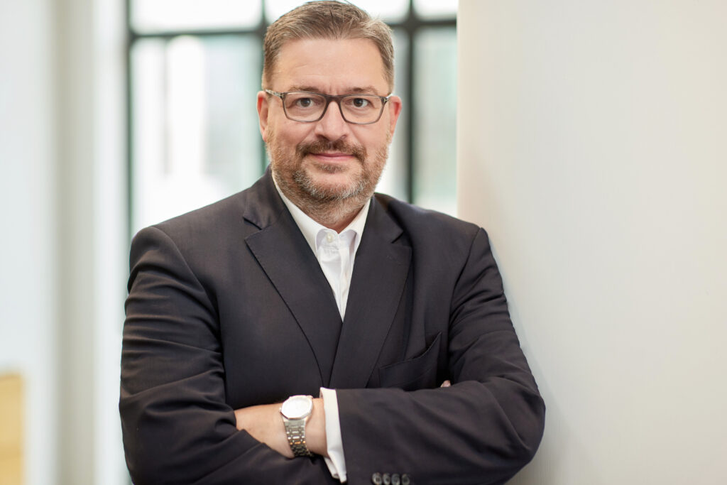 Das Handelsblatt zeichnet Meyer-Köring erneut in Bank- und Finanzrecht aus. Alexander Knauss wird in NRW Lawyer of the Year