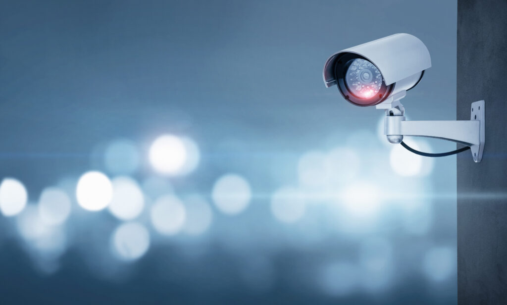 Bundesarbeitsgericht hatte zu klären, ob Erkenntnisse aus einer Videoüberwachung verwertet werden dürfen, wenn die Videoüberwachung selbst gegen Vorgaben des Datenschutzrechts verstoßen hat. 