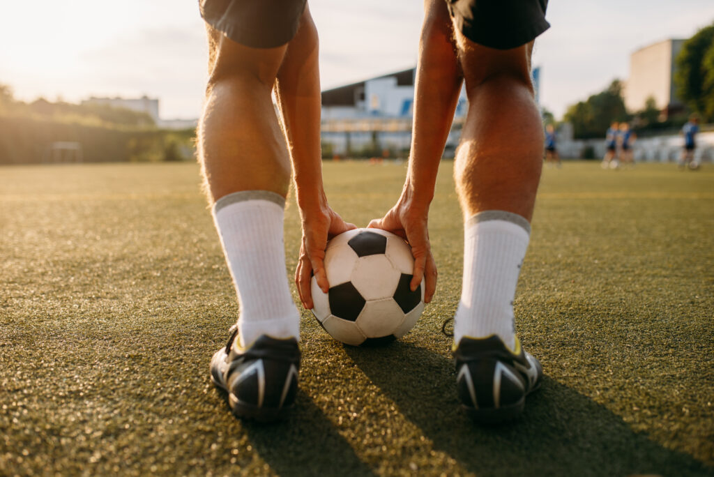 Die EU-Geldwäscheverordnung nimmt künftig auch Profifußballvereine und Fußballvermittler in die Pflicht. Lange Zeit versuchte der ...