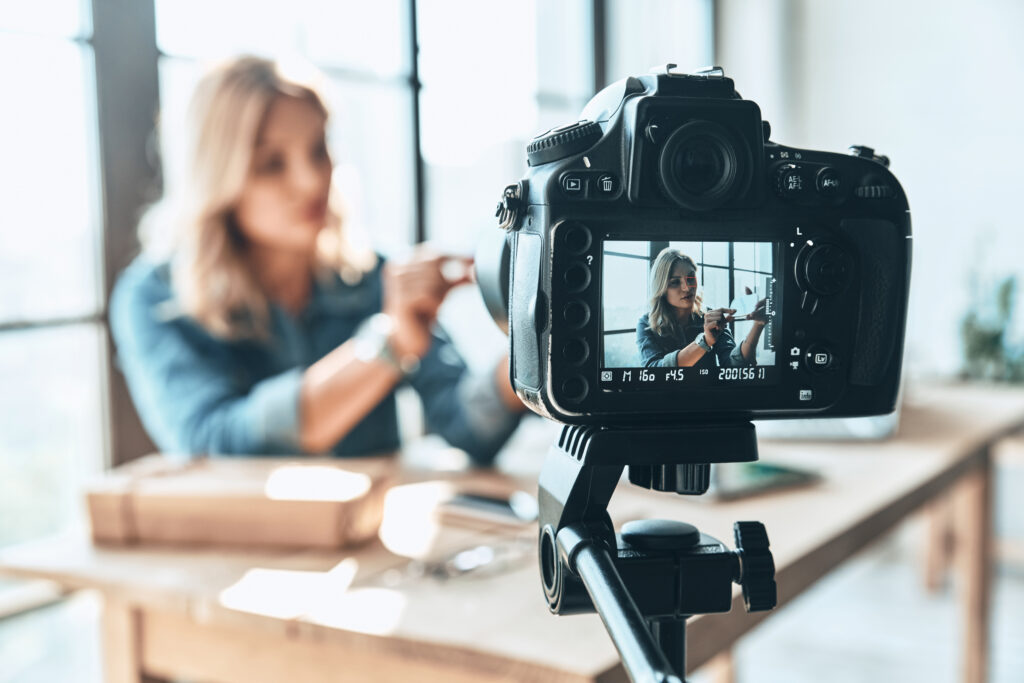 Influencer und Streamer sind im Fokus der Steuerfahndung von NRW & Hamburg. Was ist rechtlich zu beachten? Jetzt Selbstanzeige prüfen und Strafen vermeiden!