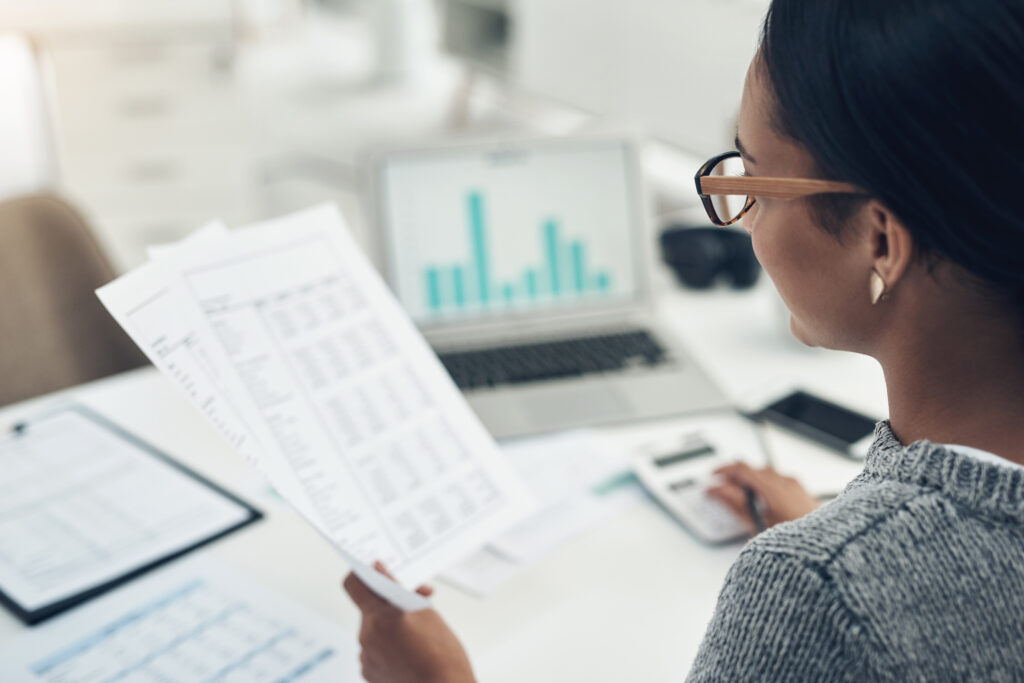 BAG kippt virtuelle Aktienoptionen: Was das Urteil für Arbeitnehmer, Aktiengesellschaften und Vorstandsvergütung bedeutet.