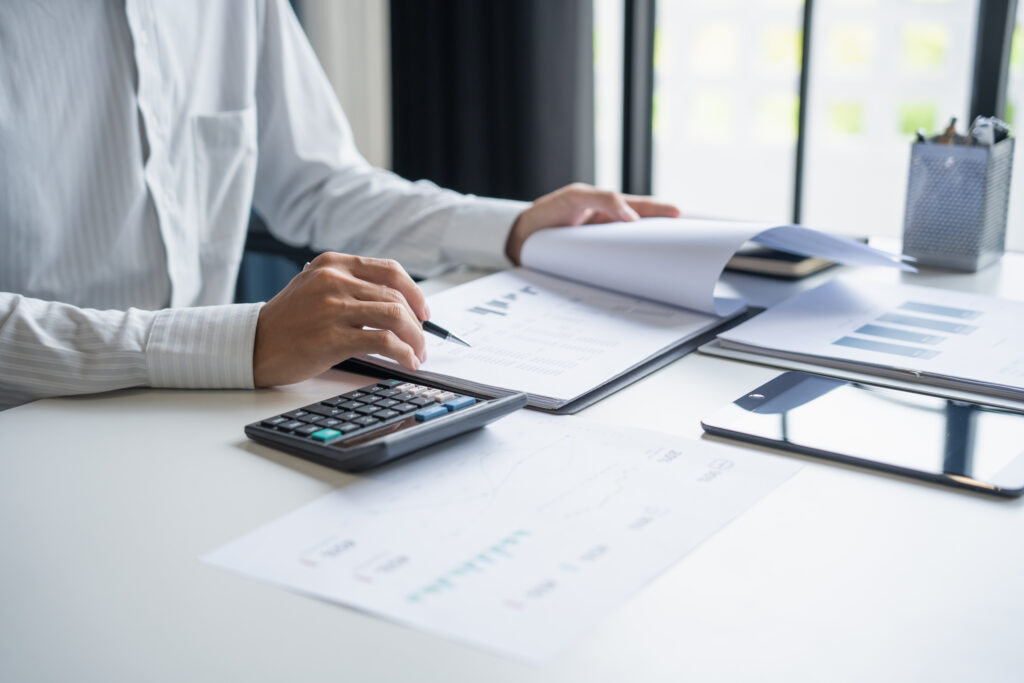 Der BFH stellt klar: Eine zu Unrecht gebildete § 6b EStG-Rücklage ist als Bilanzierungsfehler nach den Grundsätzen des formellen Bilanzenzusammenhangs zu berichtigen. Relevanz für Steuerberater und Immobiliengesellschaften.