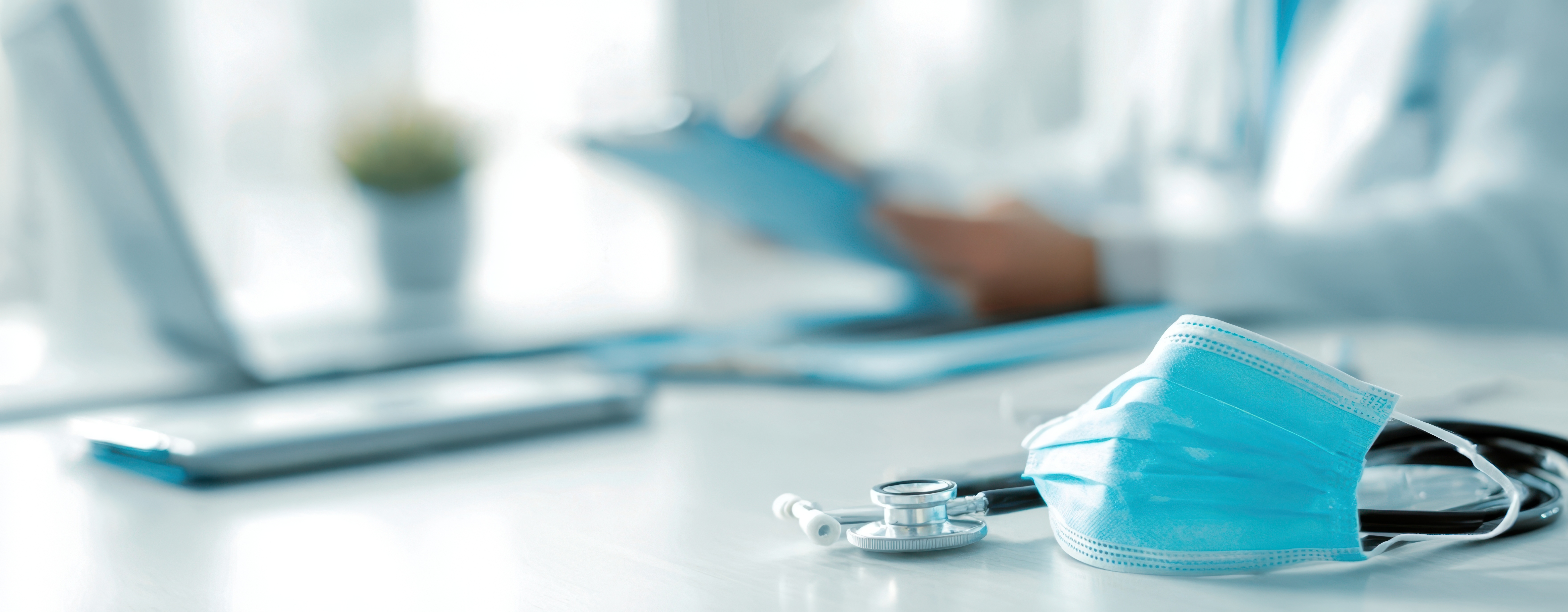 Vertragsärztliche Niederlassung Berlin: Teilentsperrung für Frauenärzte, Kinderärzte & Psychosomatiker in Berlin. Bewerben Sie sich jetzt: Erfahren Sie alles zu Fristen (24.02.2026) und Auswahlkriterien.