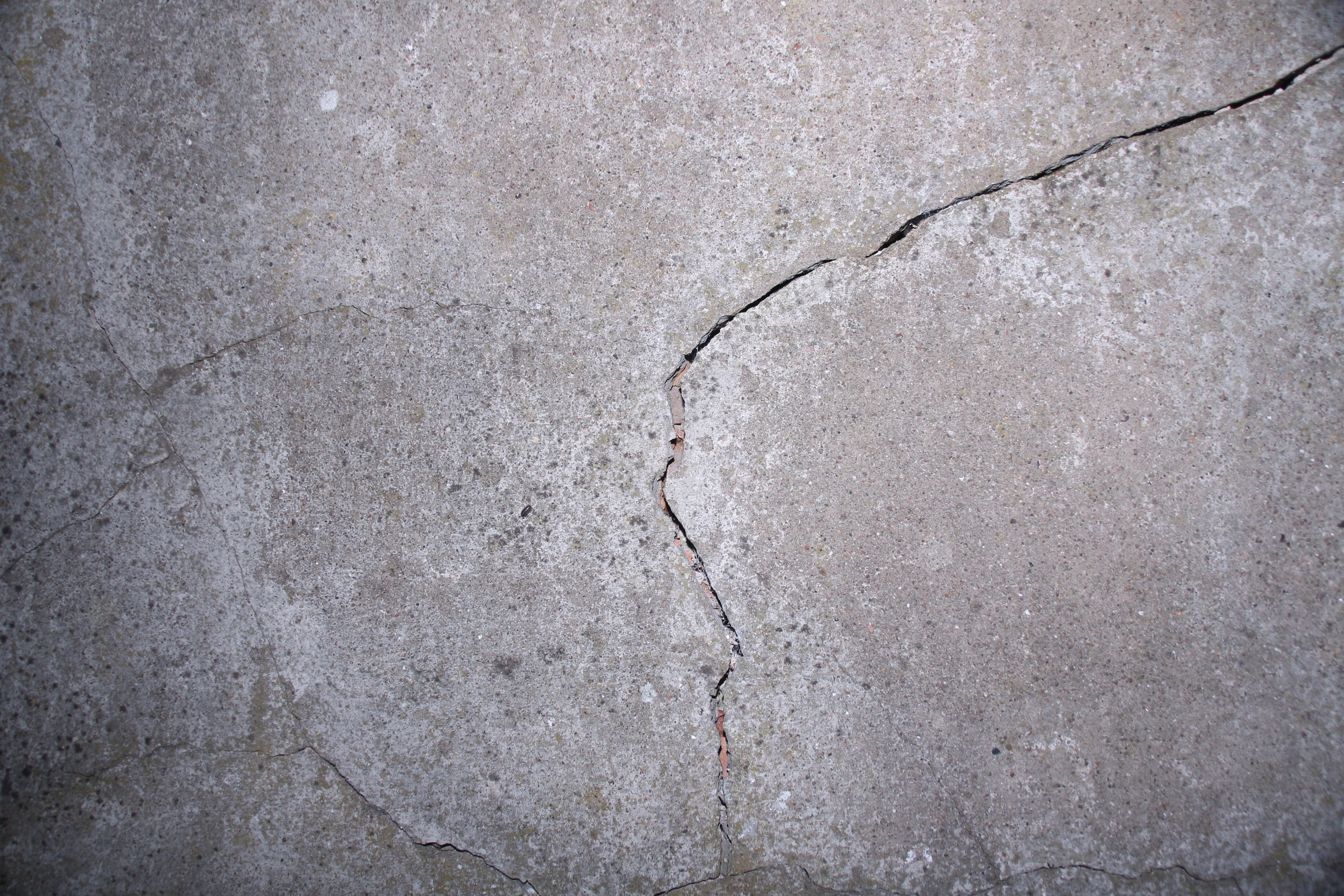 BGH-Urteil VII ZR 112/24: Das Ende für den Abzug „neu für alt“ im Baurecht. Warum Auftraggeber bei Mängeln jetzt den vollen Sanierungsvorschuss erhalten.