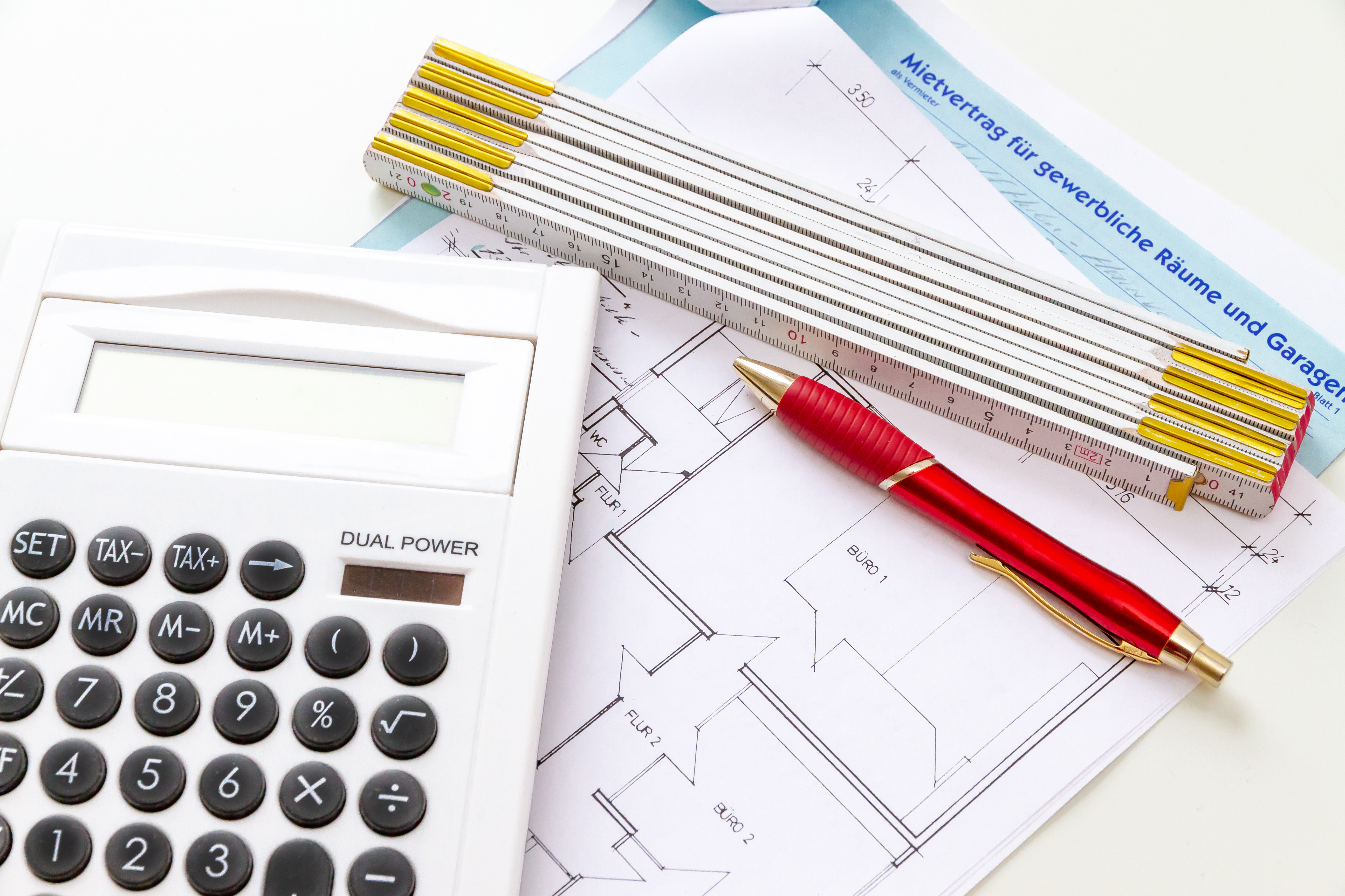 Widersprüchliche Flächenangaben? Erfahren Sie alles über DIN 277, gif MF-G und wie Sie Fehler bei Flächenangaben im Mietvertrag vermeiden.