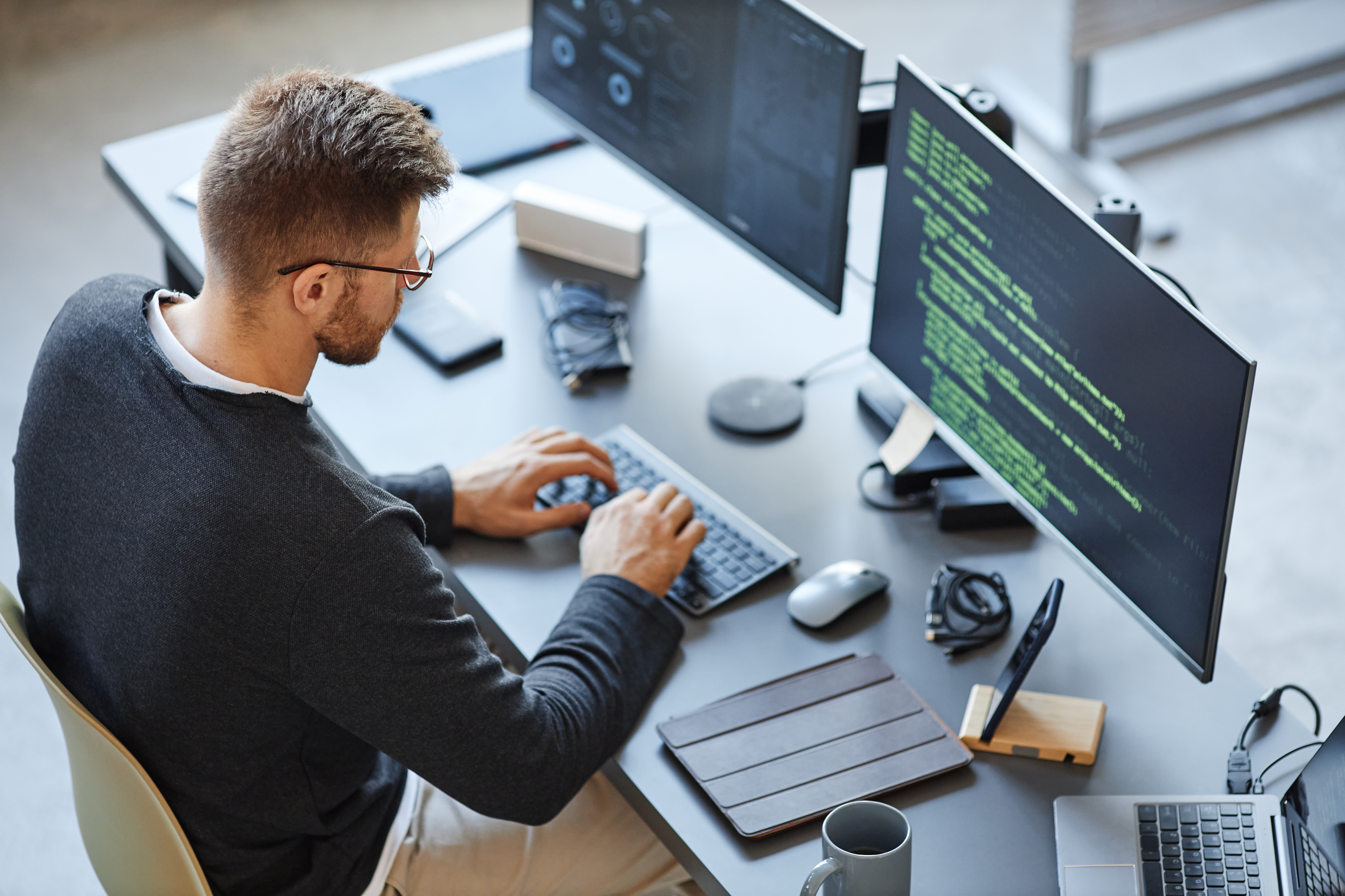 Produkthaftung 2026: Das neue ProdHaftG-E kommt. Erfahren Sie alles über Haftung für Software & KI, Beweiserleichterungen und den Wegfall von Haftungsgrenzen.